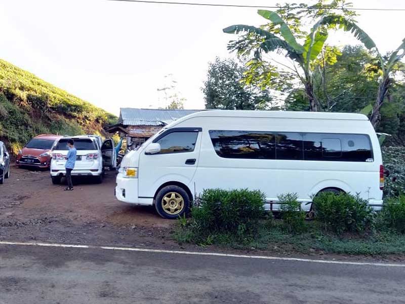 foto hiace luxury untuk wisata depok